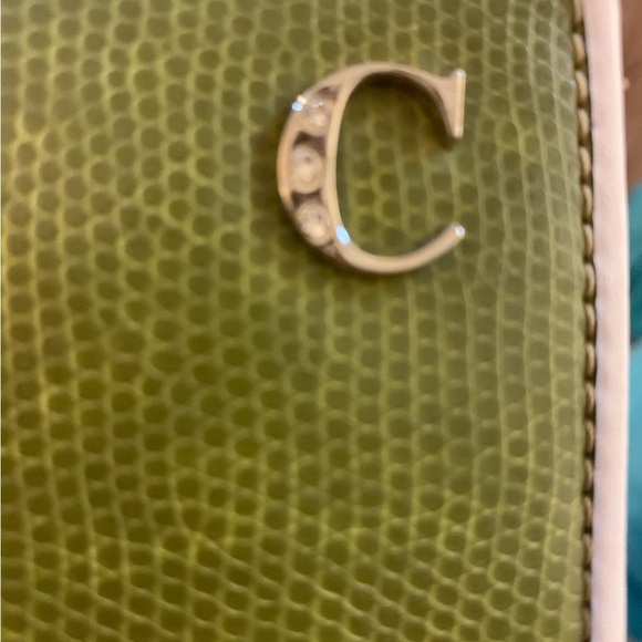 Liz Claiborne Elegant Green Textured wallet - Picture 2 of 4